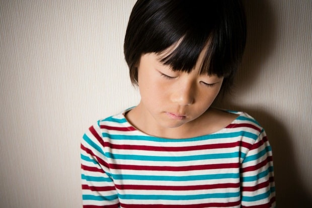隣人の異変。9歳の息子と若いシングルマザーの「危うい日常」｜隣人のシングル親子が危うい