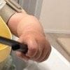 「独特すぎるwww」1歳児が見せた“イヤイヤ期の片鱗”→食卓で手放さないモノに6千いいね「笑った」