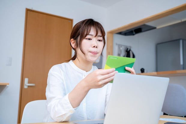 通帳　主婦　悩む