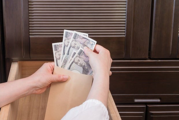 【衝撃】ママ友が触った引き出しの現金が「減っている」→気づいてしまった犯罪行為