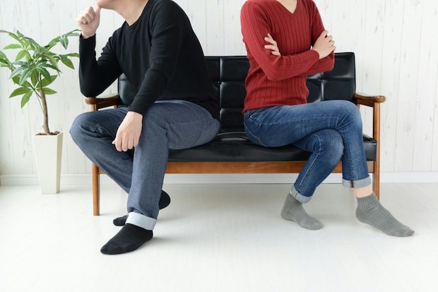 怒る