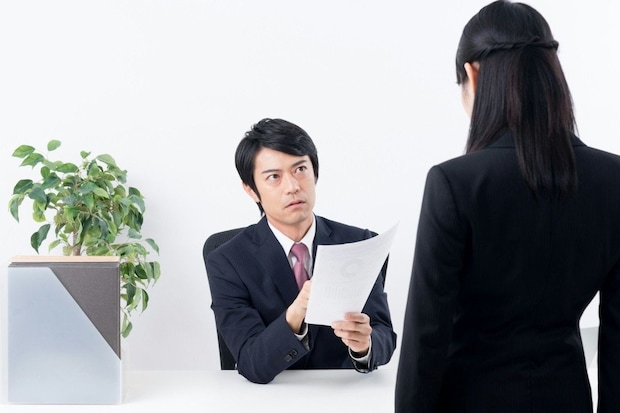 女性　怒る
