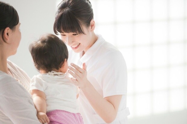 授乳に手こずり孤独感でしんどいママを救った「助産師の言葉」→2.9千いいね「素敵なアドバイス」