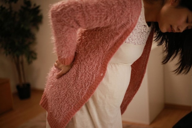 妊婦　夜　女性　苦しい