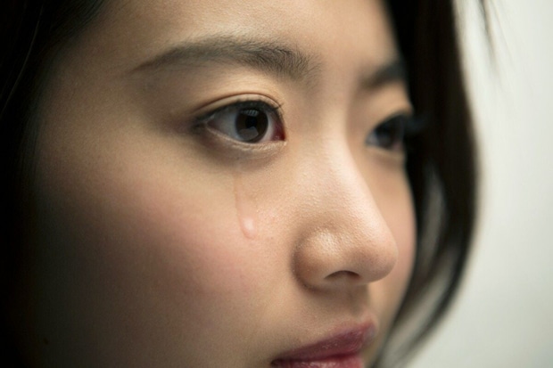 涙　女性