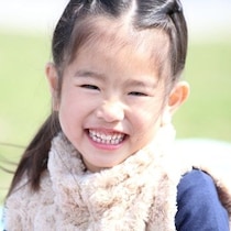 旅行に行った直後「三連休なにしてた？」と聞かれた子→親がずっこける回答に14万いいね「あるある」