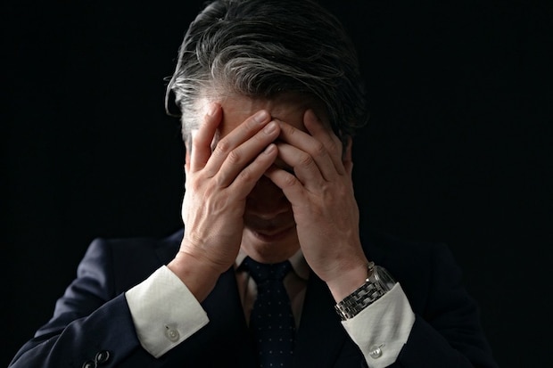 高齢者　男性　暗い　ショック