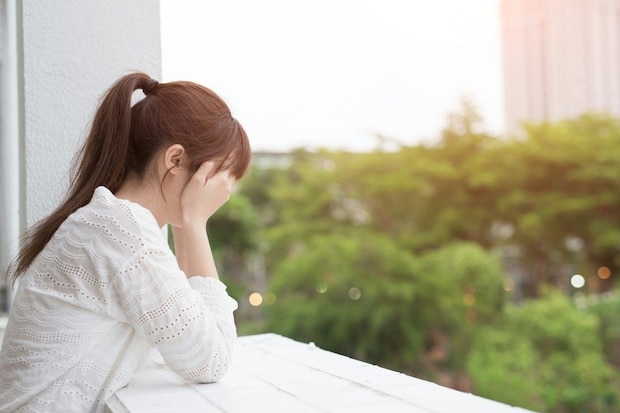 女性　落ち込む