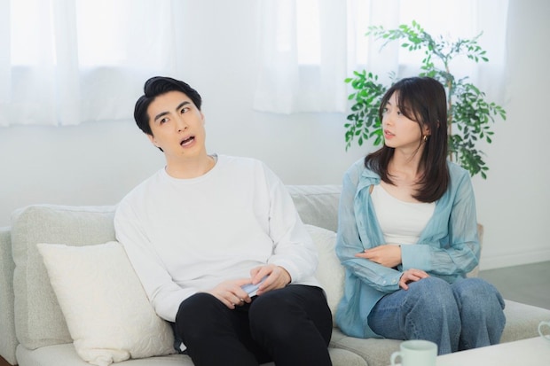 男　女　自宅　話す　トラブル