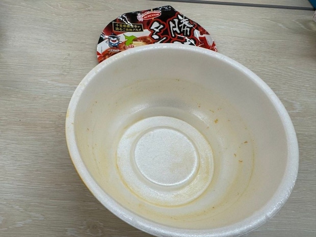色素が残るカップ麵容器もプラ資源に!ゴミ収集芸人の“トリビア”に3,300いいね「有益!」「いつも迷ってました」