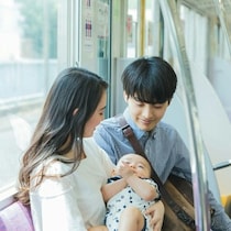理想と現実に悩む育児のリアル「電車内で赤ちゃんがギャン泣き」→スマホを見せた葛藤に2千いいね