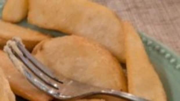 【真ん中にあるものの正体とは】一人暮らしのユニークな食卓に5.2万いいね「バニラアイス？」「ぱっと見蟹かと」