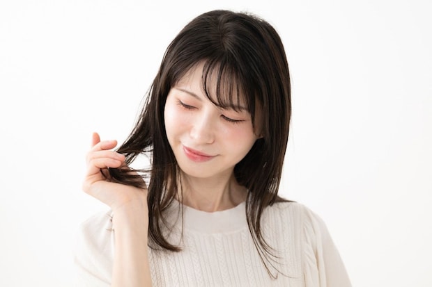 髪の毛　触る　日本