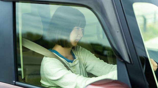 車　運転　女性　イライラ