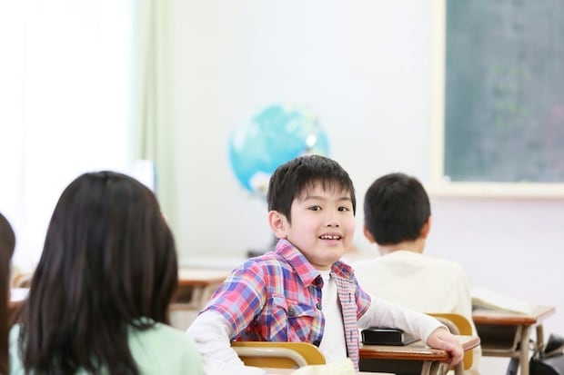 小4の息子が「うちはカルマ貯まってないの？」→友達の旅行理由を聞いたパパの“大慌てなツッコミ”に6万いいね「それはかわいい間違い」