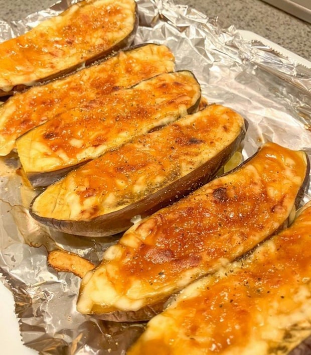 ナス×味噌チーズでこんがり焼き!岩崎ファームのレシピに8,600いいね「間違いなく美味しいやつ」「簡単でおいしー」