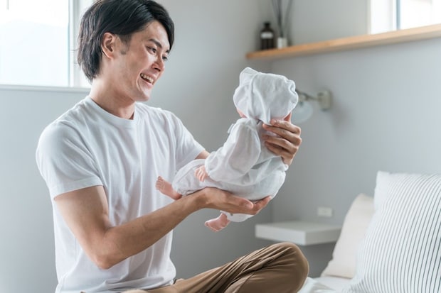 夫　赤ちゃん　おむつ