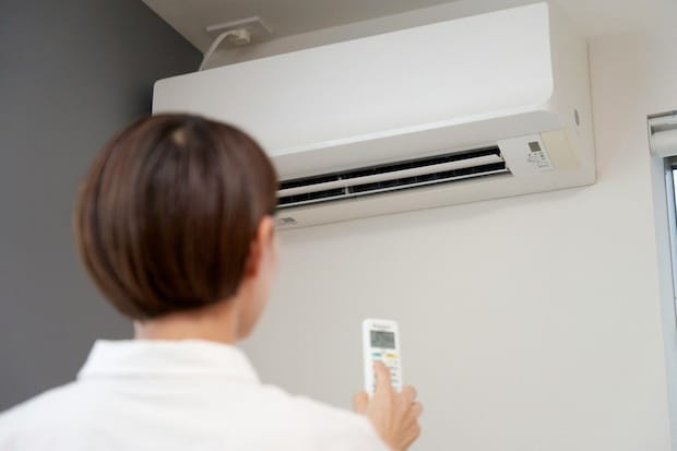 帰宅する家族のために冷房のタイマーをセットしようとしたら…妻の気遣いにほっこり「思いやりが素晴らしい」