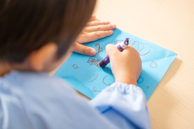妊娠線を見た夫の一言にウルッ…「その子の最初の落書きだね」→素敵な考え方に3.1万いいね「感動した」