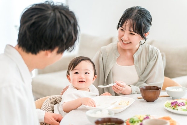メルちゃんのお世話中、娘がメルちゃんに放った一言に思わず苦笑…その理由に1.3万いいね「笑った」「ごめんw」