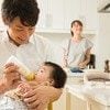 ダメ出しに深夜の叩き起こし…育休夫の“神経質育児”に疲弊する妻のリアルな悩み