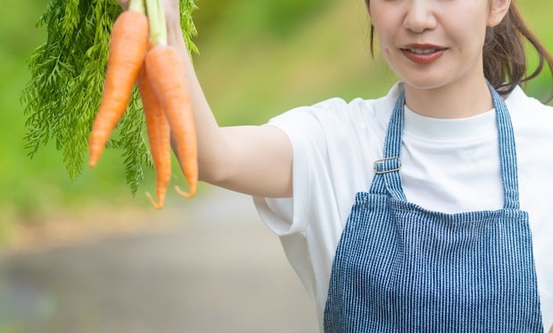 収穫　女性