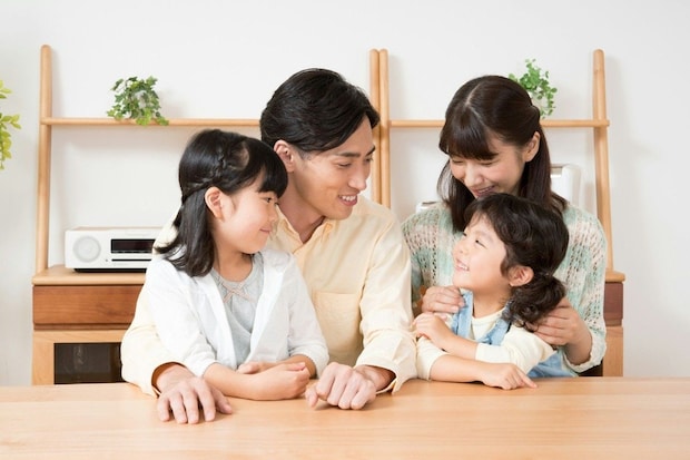 帰宅直後のパパを待っていたのは…?家族全員の「みて!」に癒やされる投稿に1千いいね「最高」「平和な世界」