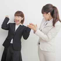 復職数日、職場に乱入したセミ→男児ママの経験が思わぬ場面で役立った話に3.2万いいね！「存在に拍手」「好き」