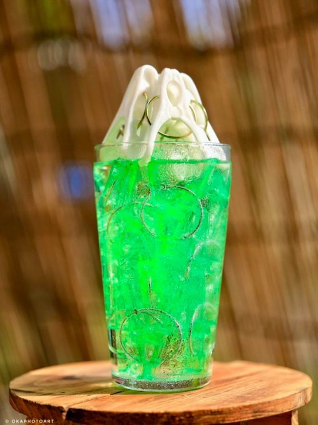 「飲みたくなる！」クリームソーダそっくりな“洗濯バサミフォト”に2万いいね「まじで見えた…」「飲みたーい！」