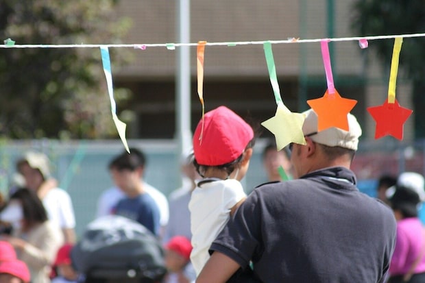幼稚園　運動会　親子