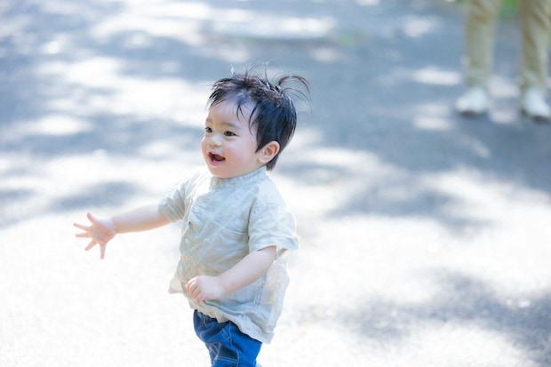 「はいどうじょ！」クッキーが欲しいわが子の健気な姿に2.4千いいね「可愛すぎる」「気持ちが育ってる」