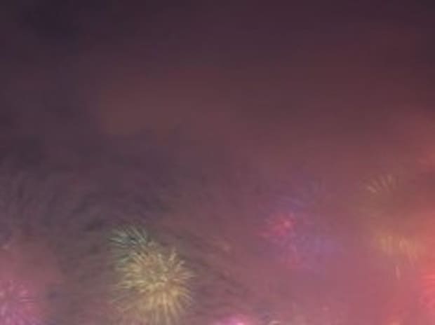 【世界一きれいなワークマン】夜空を埋め尽くす花火のステキな一枚に2.8万いいね「私が主役に……? 」「素晴らしい角度」
