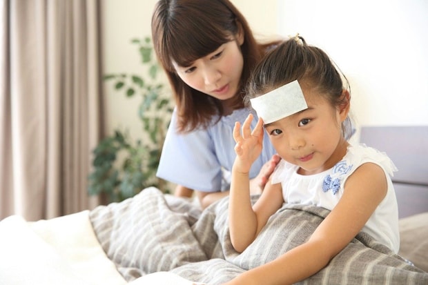 「熱の子を置いて仕事」夫に冷たいと言われ葛藤→職場の目と看病の板挟み
