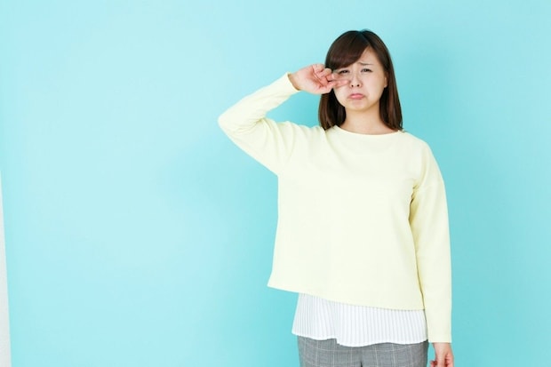 悲しい　女性