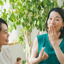 「早く帰ってほしい…」遠方の友達が深夜まで居座る。どう伝える？