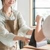 義母「手土産は袋から出しなさい！」きびしいマナー指導…身内や友人にも適用される？