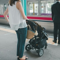 「心がポキッと折れた」1歳のイヤイヤ期で外出が怖いママへ。先輩たちの乗り越え方