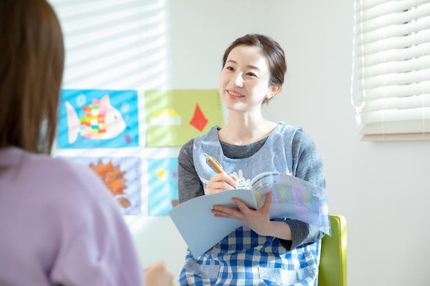 「お盆シフトを保育園から何度も聞かれる」誰も悪くないのにモヤモヤ…