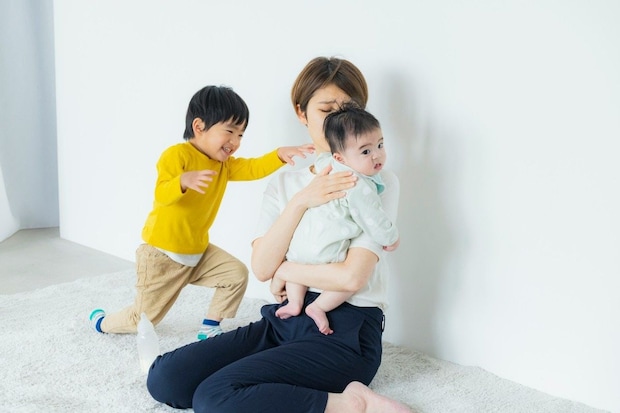 「育休中なんだから早く迎えにきてと思われてる？」産後の体調不良と上の子のお迎え時間に悩むママへのリアルな声