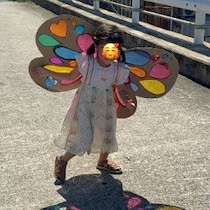 七夕の願いを叶えたら…羽をつけた子どもの姿にほっこり5.3万いいね「影まで含めて素晴らしい」「めっちゃ可愛い」
