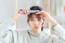 前髪のくせ毛がひどい女性必見！くせ毛の原因と直し方、おすすめの髪型やアレンジ方法も