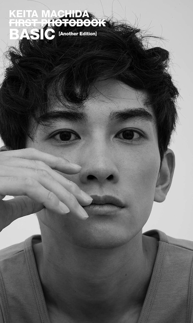 「色気ダダ漏れというより大洪水」町田啓太さんのモノクロショットに大反響！「お茶目なまっちー」「腕の筋がカッコイイ♡」