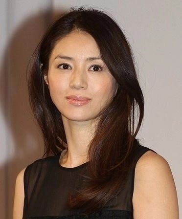 「この美貌にため息」49歳井川遥さんが顔のアップ＆美脚を披露！「艶っぽくて、上品で美しい」と反響