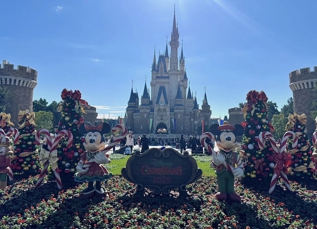 「今年初のポップなパレードに大注目!」ディズニーランドでかわいすぎるクリスマスを楽しんじゃおう♡
