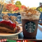 【スタバ】すでにリピーターも続出！？「サクッ＆とろっが最高♡」ボリューミーな新作フラペチーノが話題です！