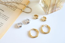 「簡単だし痛くない！」「初心者も安心♪」フープピアスの正しい付け方を紹介