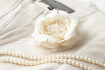 「コサージュってダサい？そんなことありません！」卒園式・卒業式のコサージュの選び方とマナー、おすすめ商品を紹介♪