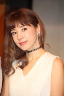 仲里依紗さんが鍛えた美尻を披露！「クッと上がったヒップ、鍛えられた腹筋憧れる」「スタイル良」と反響