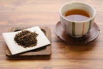 【茶渋の落とし方】プラスチック・マグカップ汚れも重曹やハイターで簡単に！