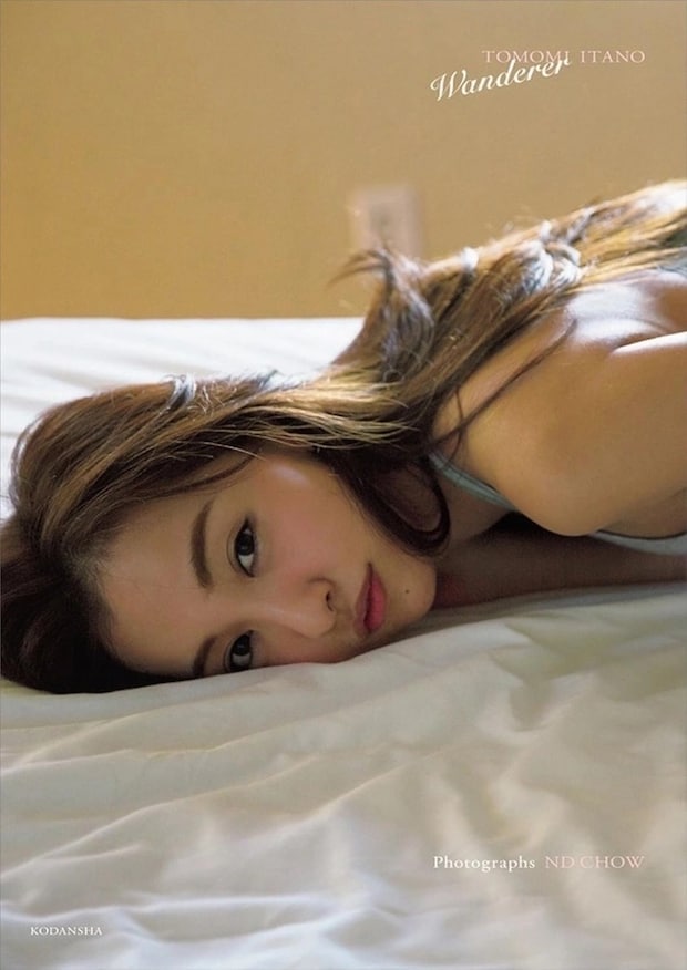 「スタイル抜群」「とてもお母さんには見えない」板野友美さん ビキニ姿でバックショットや寝転びショット公開「ともちんってやっぱり凄いと改めて感じる」